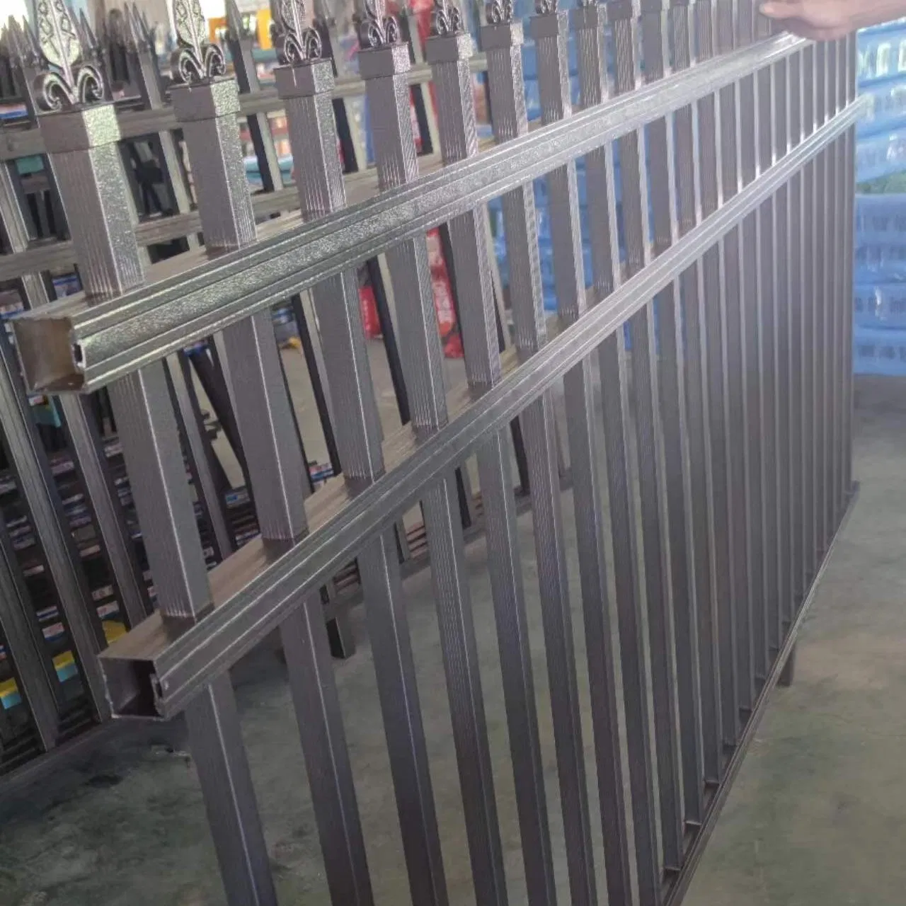 Stylish Aluminum Fencing Designs for Elegant Yard Entrances