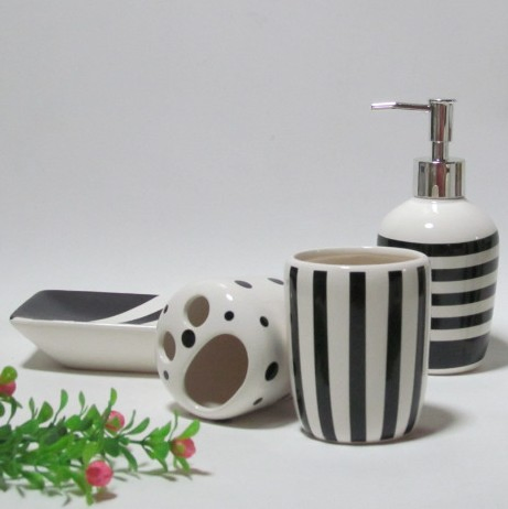 Набор для ванной F205: держатель щеток, стакан, мыльница