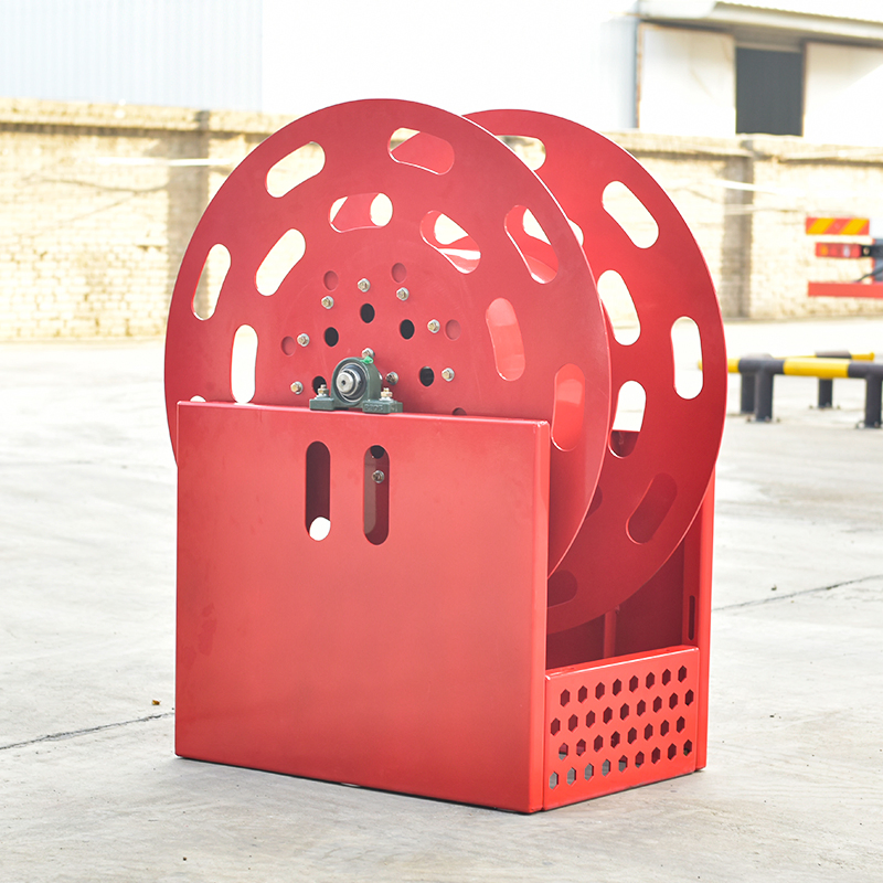 Compact and Lightweight Manual Hose Reel for Efficient Storage
