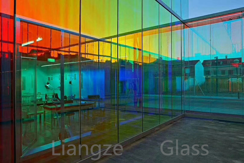 Vibrant 5mm and 6mm Dichroic Decorative Glass for Windows