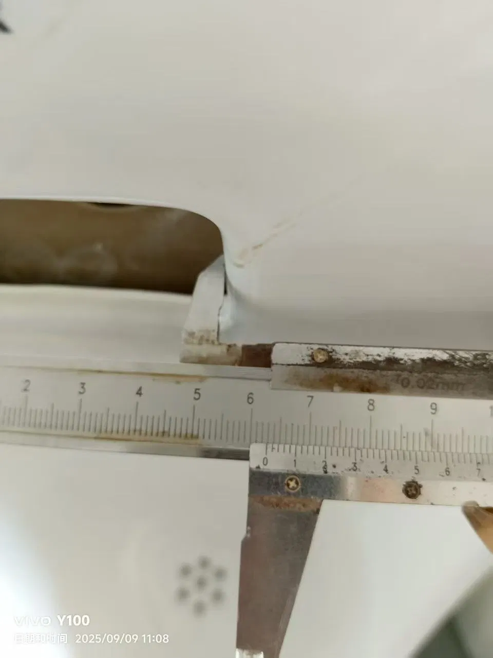 Wall Hung Urinal with Modern Toilet Tank Design for Convenient Use