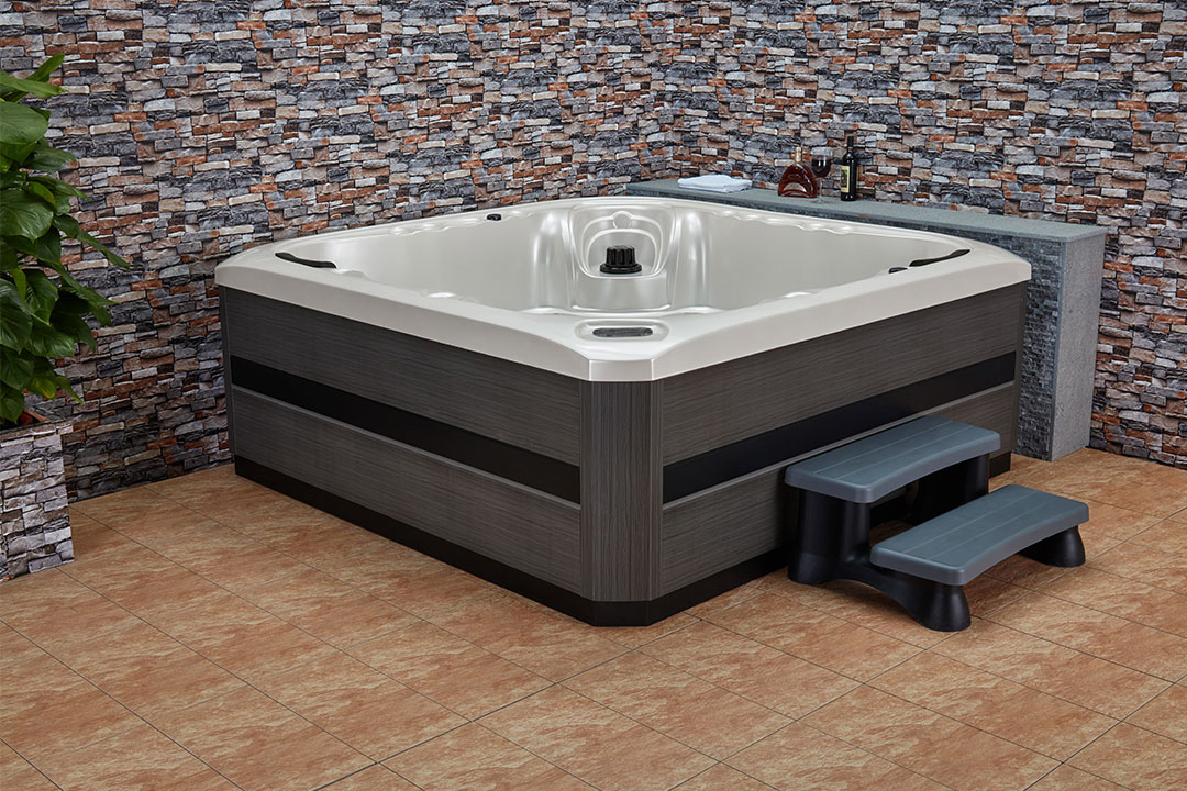 Уличный СПА-бассейн на 5 человек с гидромассажем и ТВ