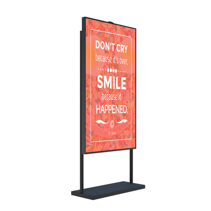 55-дюймовый ультратонкий LCD дисплей для рекламы