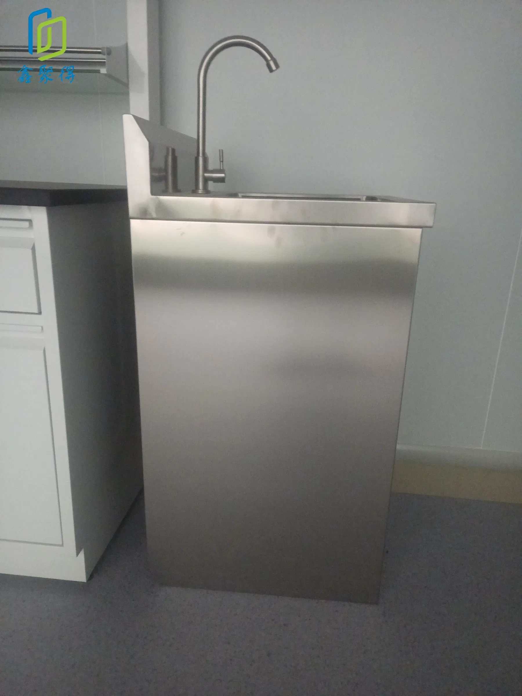 Durable Seamless Cleanroom Sink with Sensor Control Mechanism