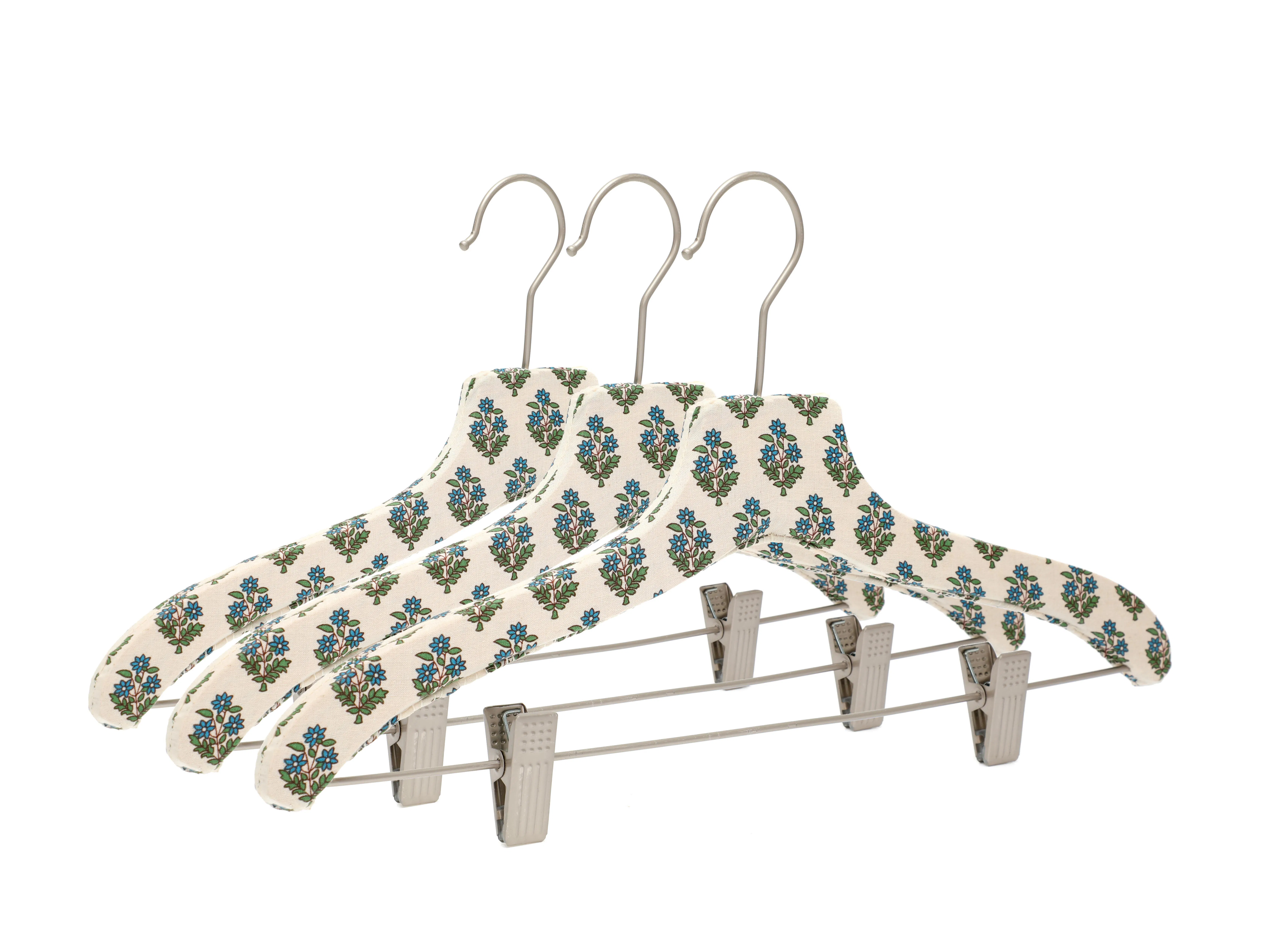 Вешалка для одежды с цветочным узором и мягкой подкладкой