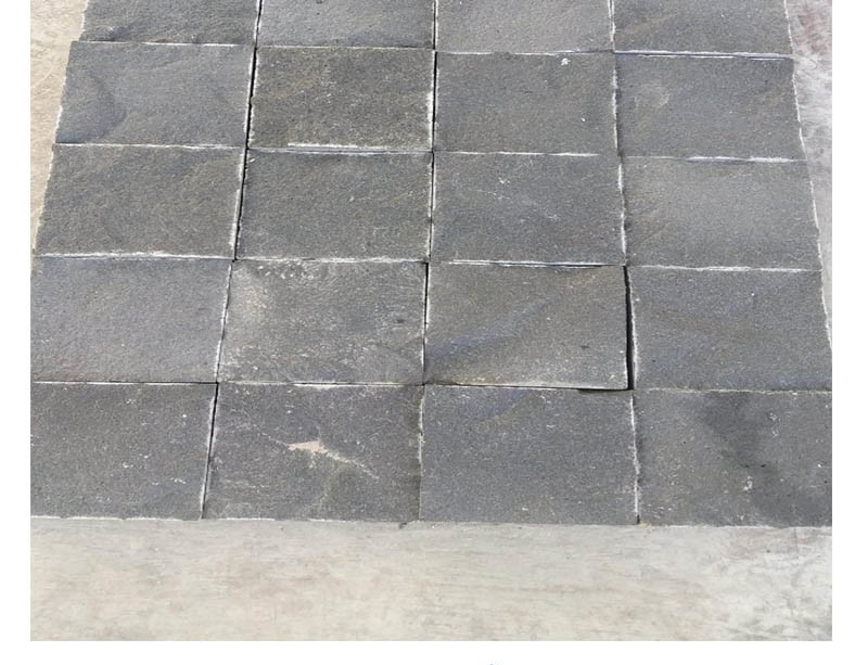 Wholesale and Cheap Black Granite Rough Natural Basalt for Cubicstone/Cobble/Paving Stone/ Cobblestone