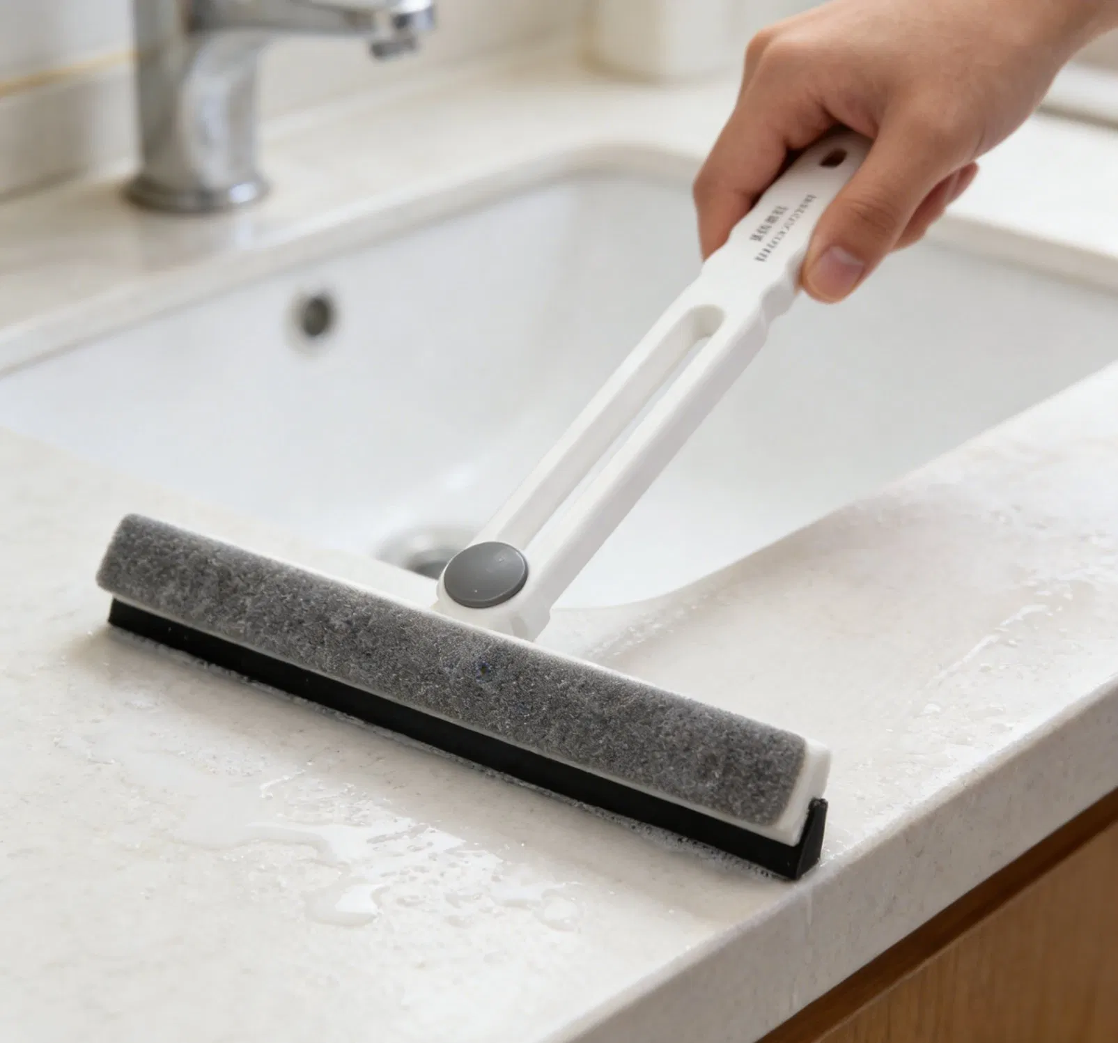 Hot Selling 2-in-1 Sponge Squeegee with Rotating Head Multi-Surface Window & Glass Cleaner for Bathroom, Shower & Car