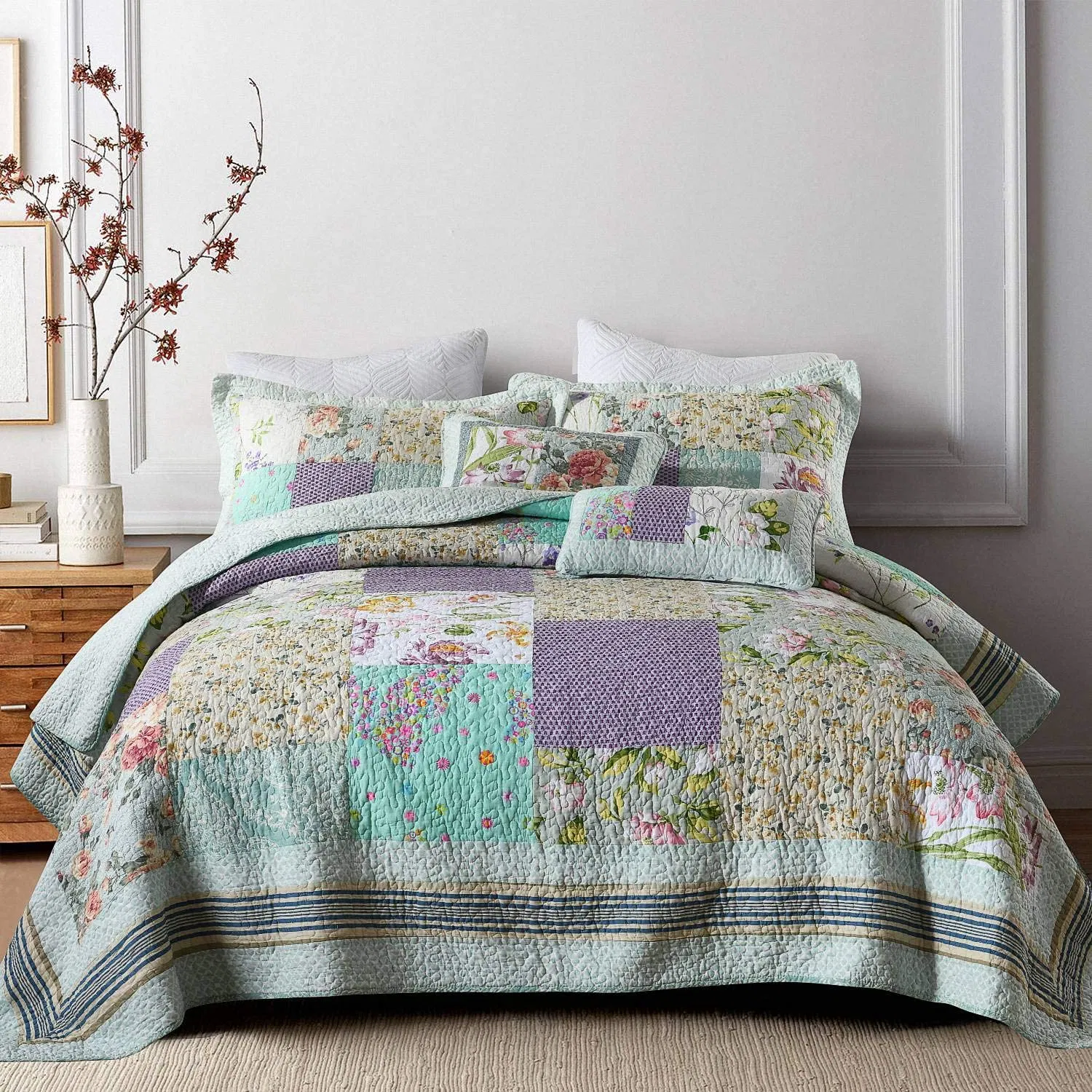 Bedspread Quilt Set with Real Stitched Embroidery Classic Floral Pattern Queen Size