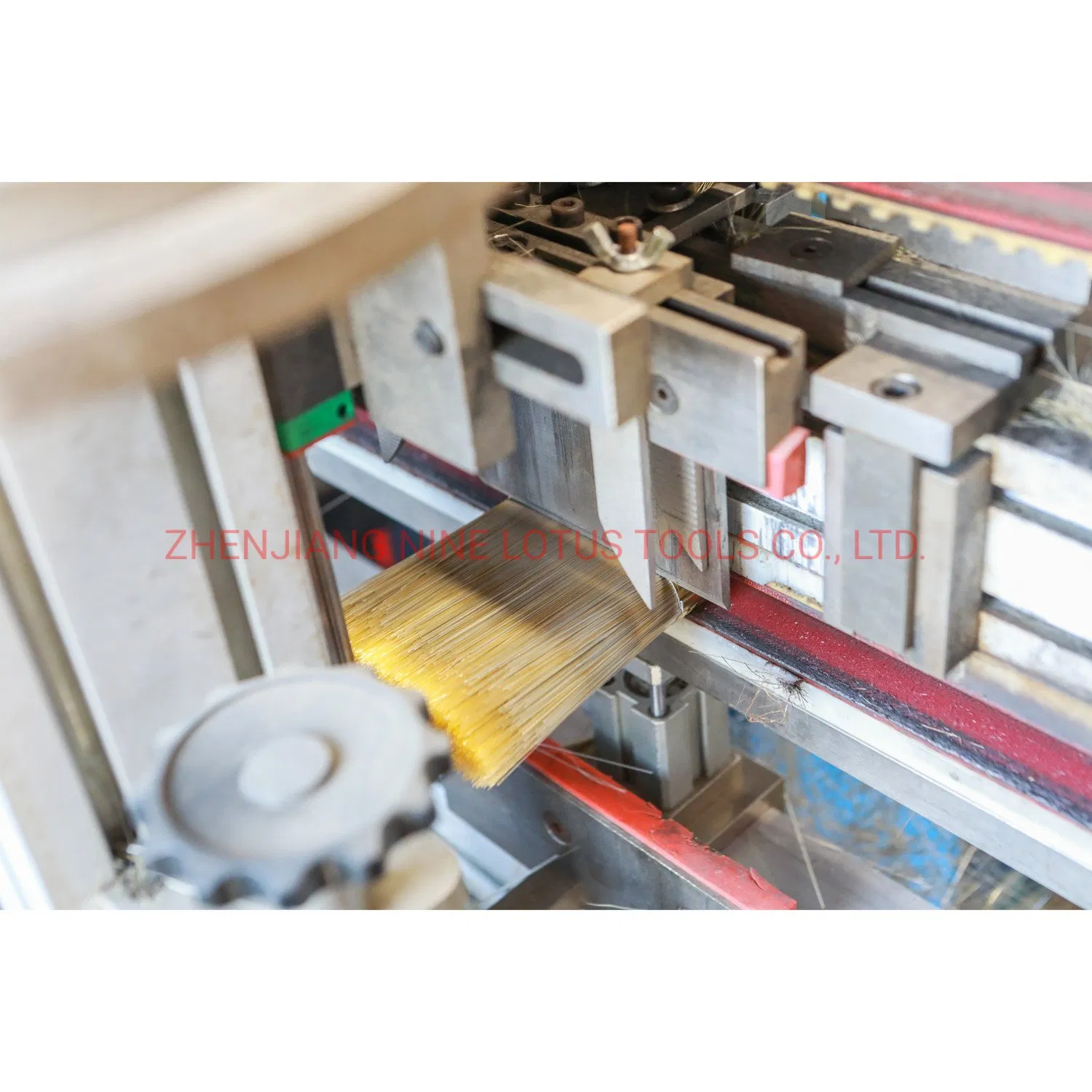 Профессиональная щетинистая кисть для покраски стен