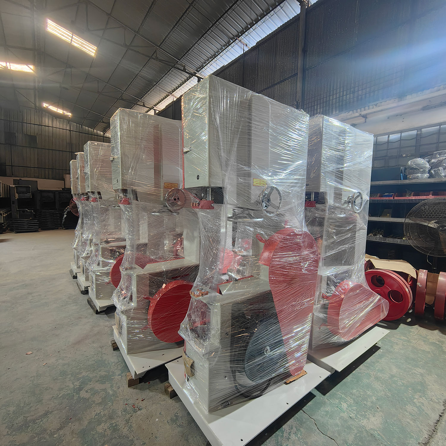 Станок ленточнопильный автоматический по дереву MJG396U