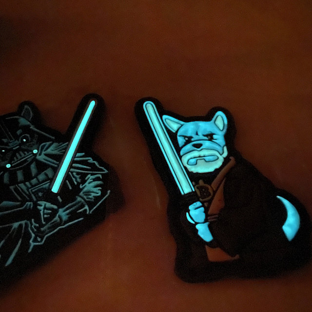 Значок силиконовый 3D светящийся с логотипом