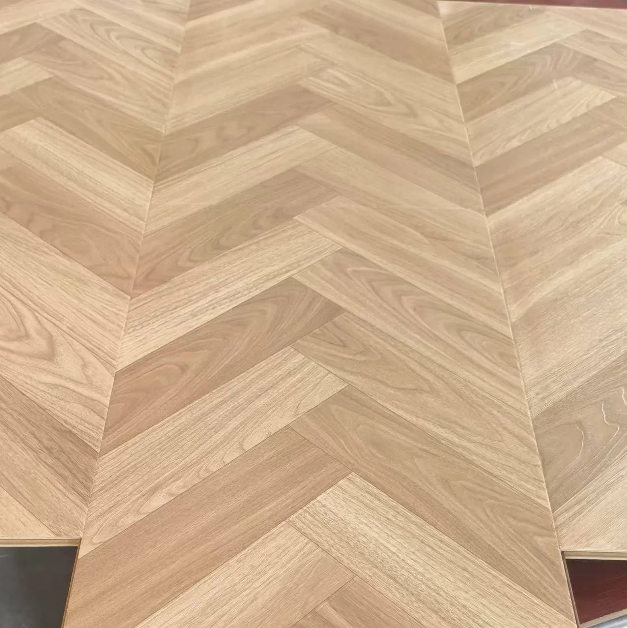 Ламинат Herringbone 8-12 мм, водостойкий, AC5