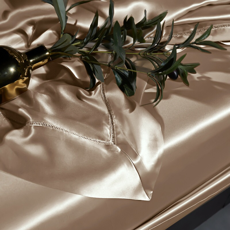 Gold Mulberry Silk Luxury Home Textile Premium Solid Color Quilt Duvet Cover Four-Piece Pillowcases Bed Linen Fitted Sheets Queen King Size Bedding Set Supplier