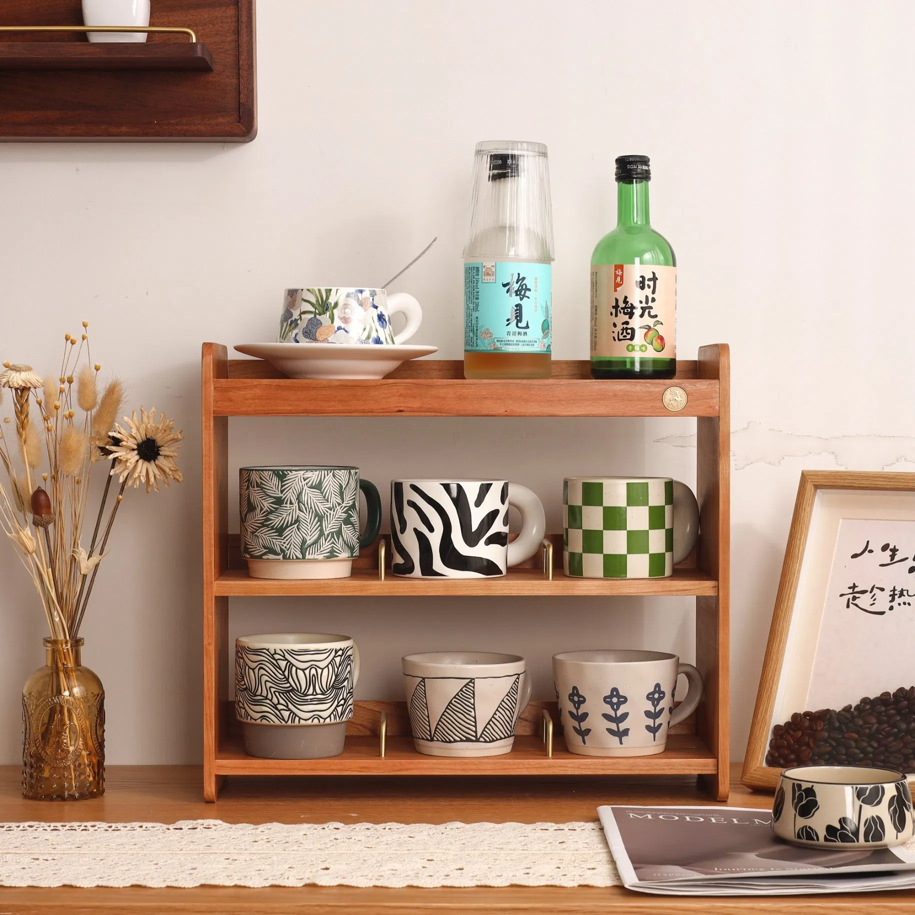 Акриловая полка для кухни: хранение чашек и специй