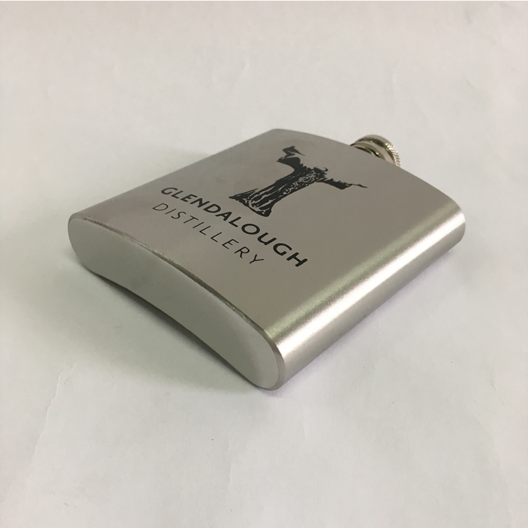 Stainless Steel Hip Flask Traveling Carry Wine Flasks with Silkscreen Print Logo for Red Tape Redbreast Redemption