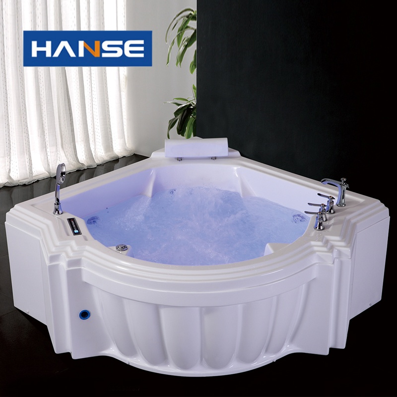 Угловая акриловая ванна с гидромассажем