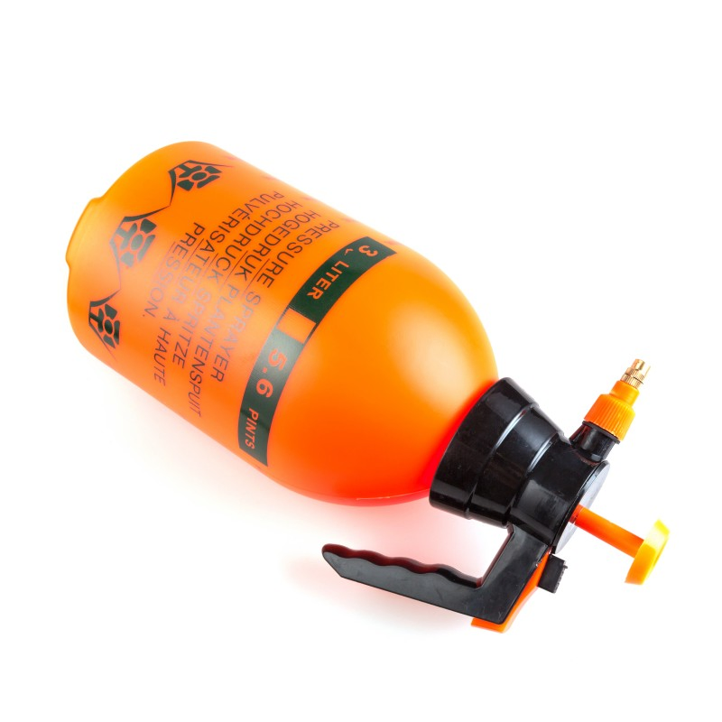 China Cheep plastic PE 1.5L Wholesale Hand Pump Pressure Water Sprayer Bottle