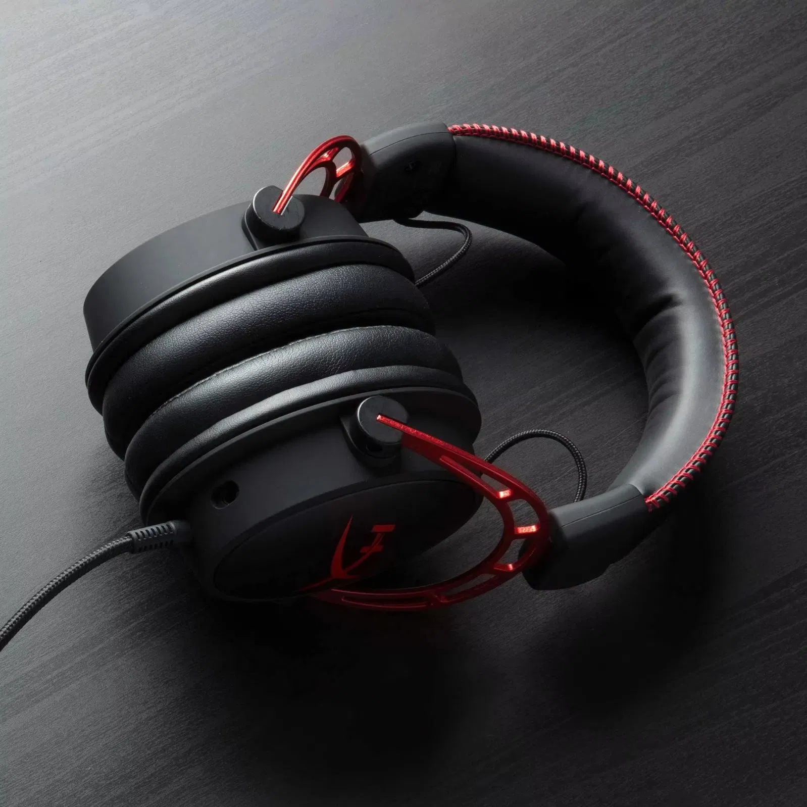 Hyperx Cloud Alpha Wired Gaming Headset Dual Chamber Drivers Legendary Comfort Aluminum Frame Detachable Microphone Earphone