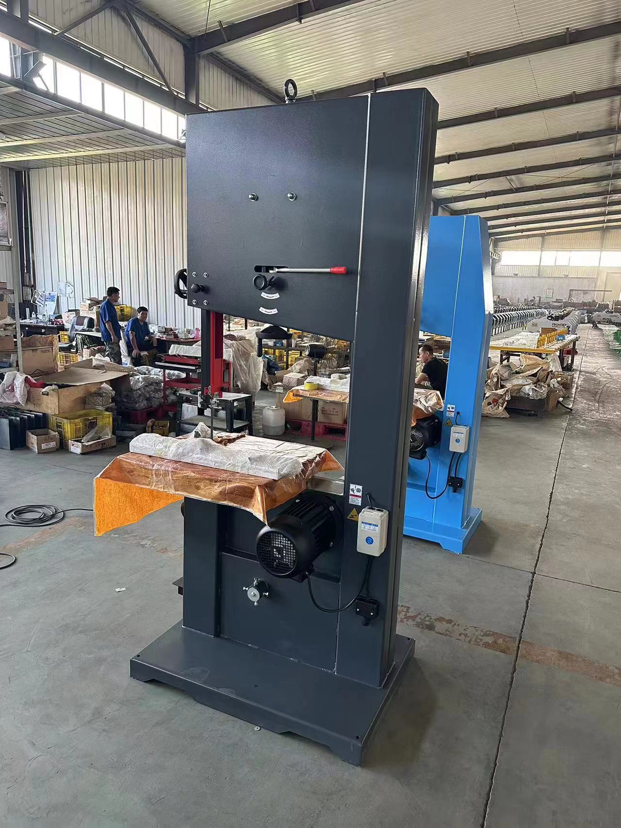 Станок ленточнопильный вертикальный с регулируемым столом MJ347E