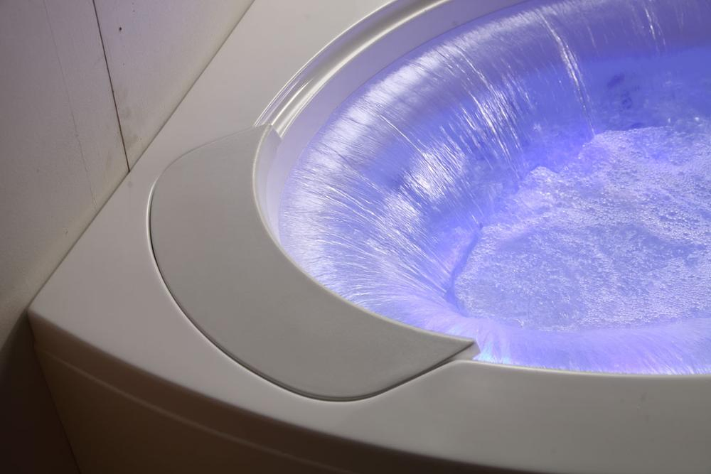 Угловая акриловая ванна на 2 персоны с гидромассажем