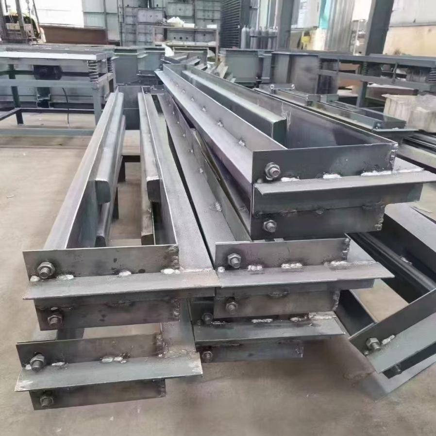 Durable Concrete Column Molds with Wear-Resistant Steel Framework