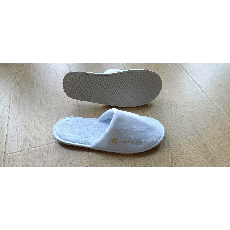 Premium Coral Fleece Hotel Slippers with Custom Logo for Guest Rooms Resorts and Spas