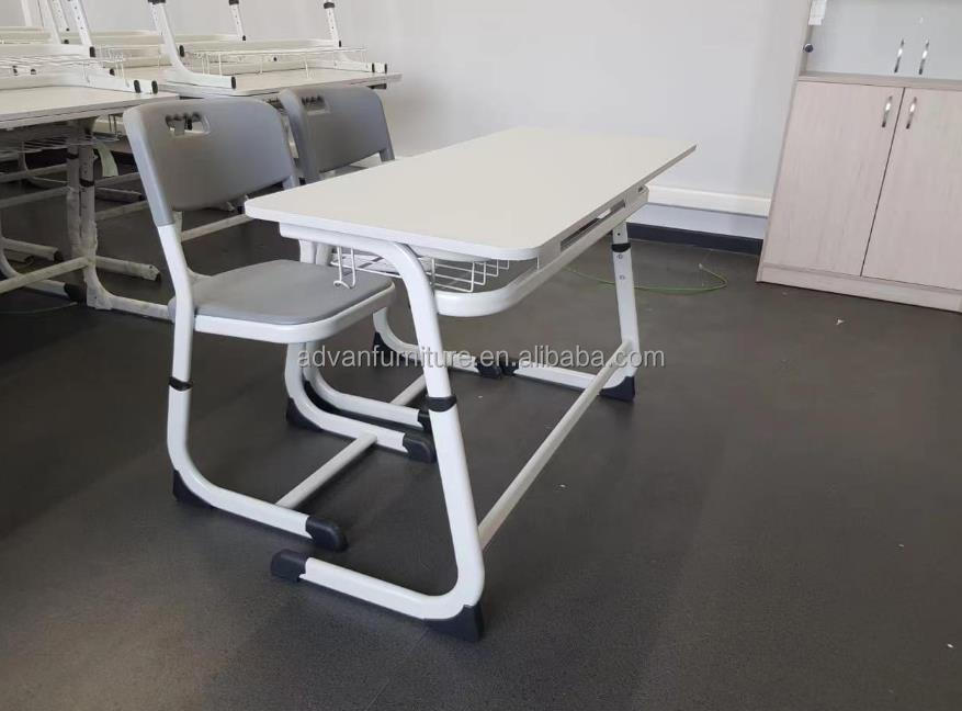 Парта школьная регулируемая с пластиковым стулом