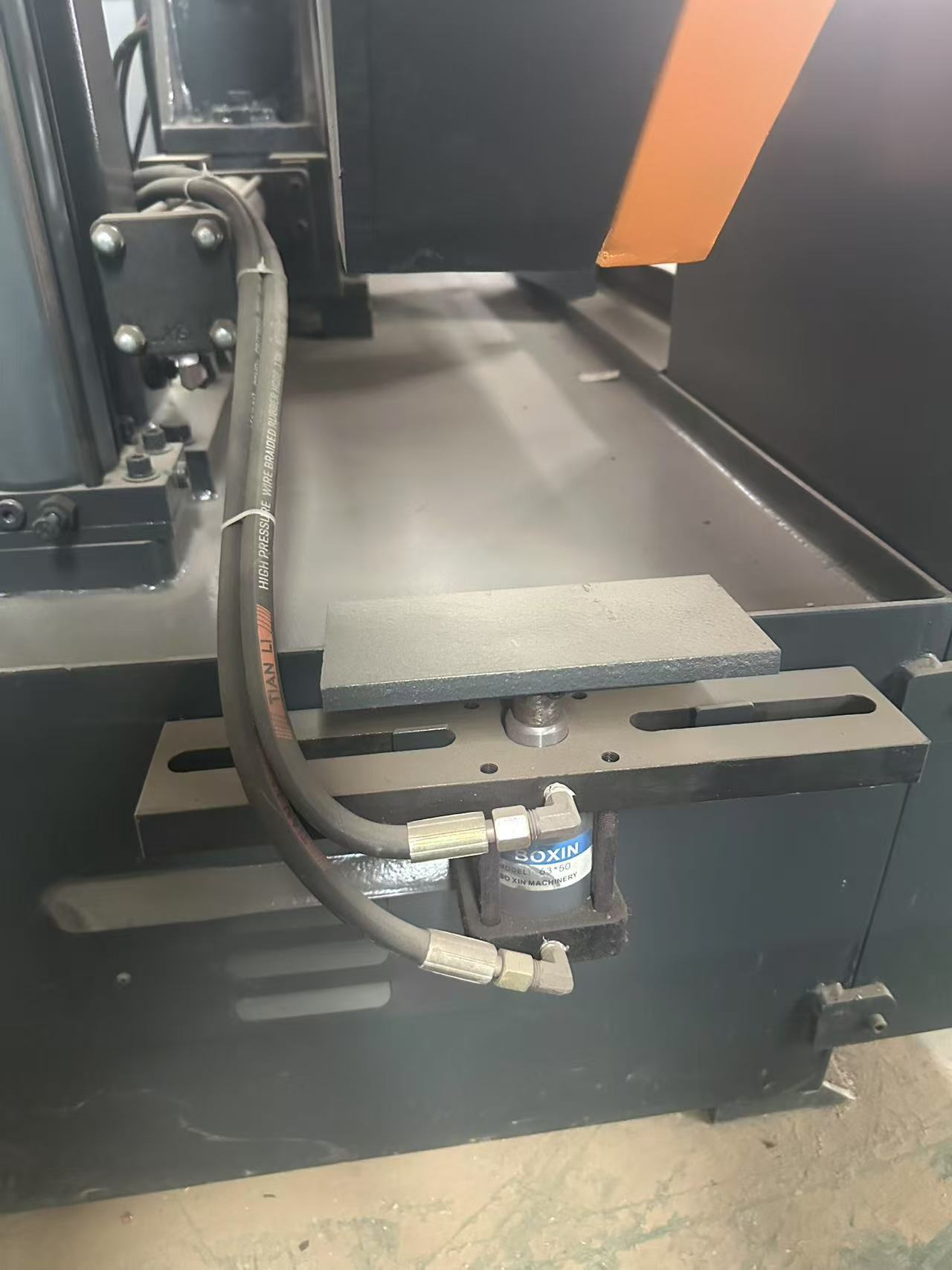 Ленточнопильный станок по металлу полуавтоматический усиленный