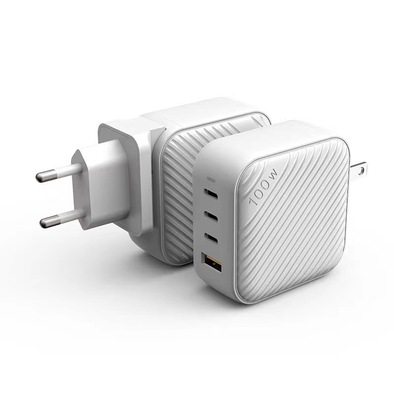 GaN-адаптер 100W с 4 портами, компактный