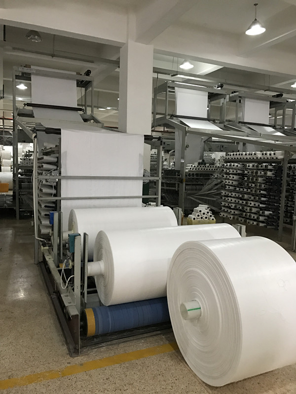 China Factory White 60GSM PP Tubular Laminated Woven Fabric Roll Plastic Fabric Roll for Bag Making