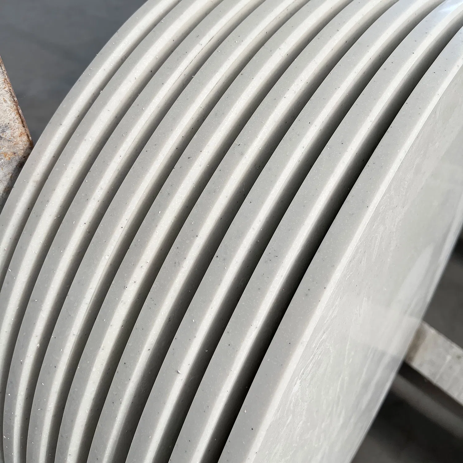 China Factory High Glossy Solid Surface White Quartz Round Table Top for Restaurant