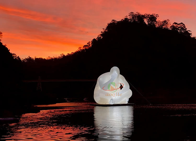 Inflatable Thinker Mode Customized Large Inflatable Water Art Human Body Decoration