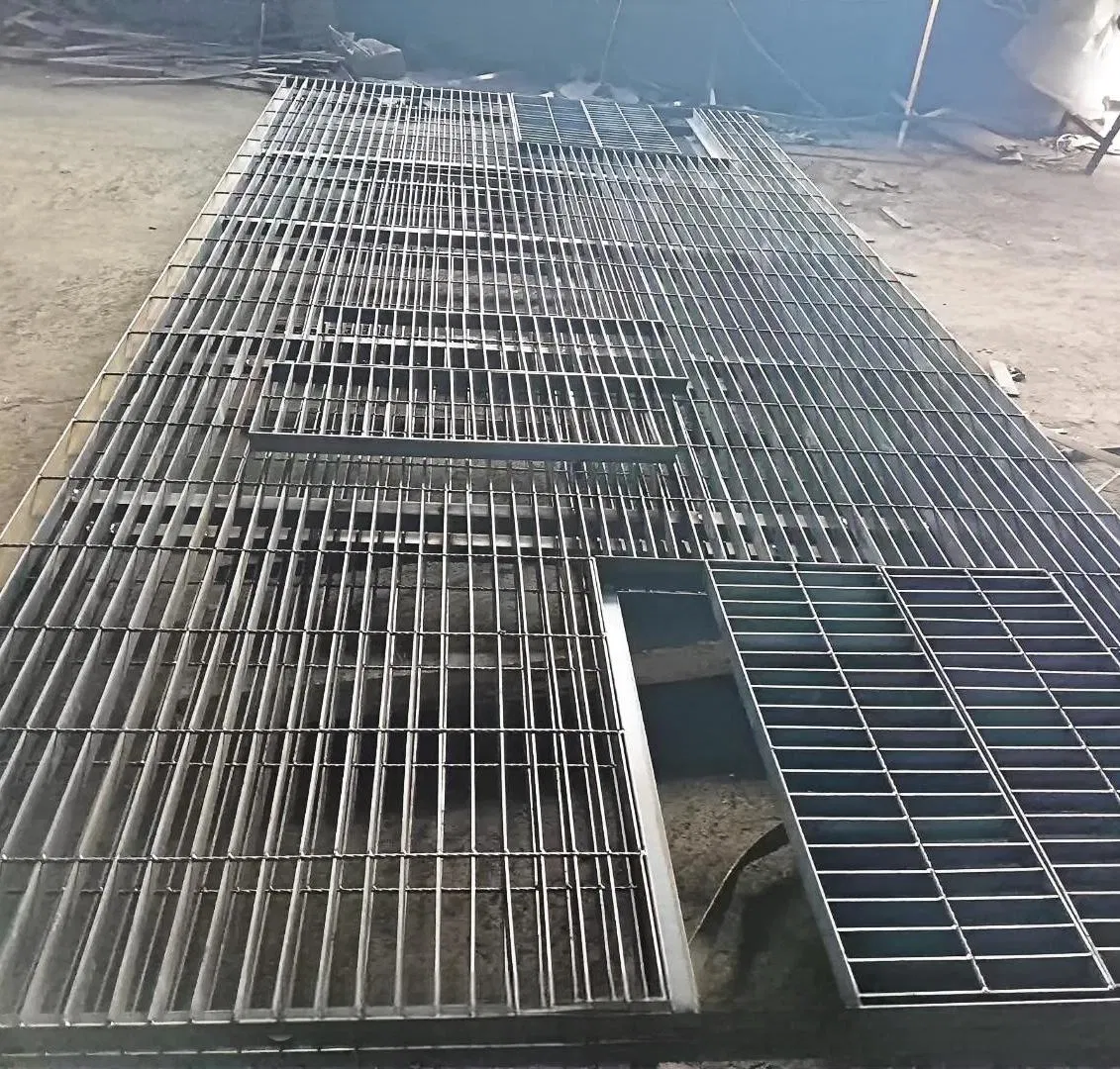 Hot Dipped Galvanized Stair Grating Outdoor Staircase Steel Bar Grating for Trench Cover Drain Grate Floor Grate Manhole Cover Platform Steel Grating