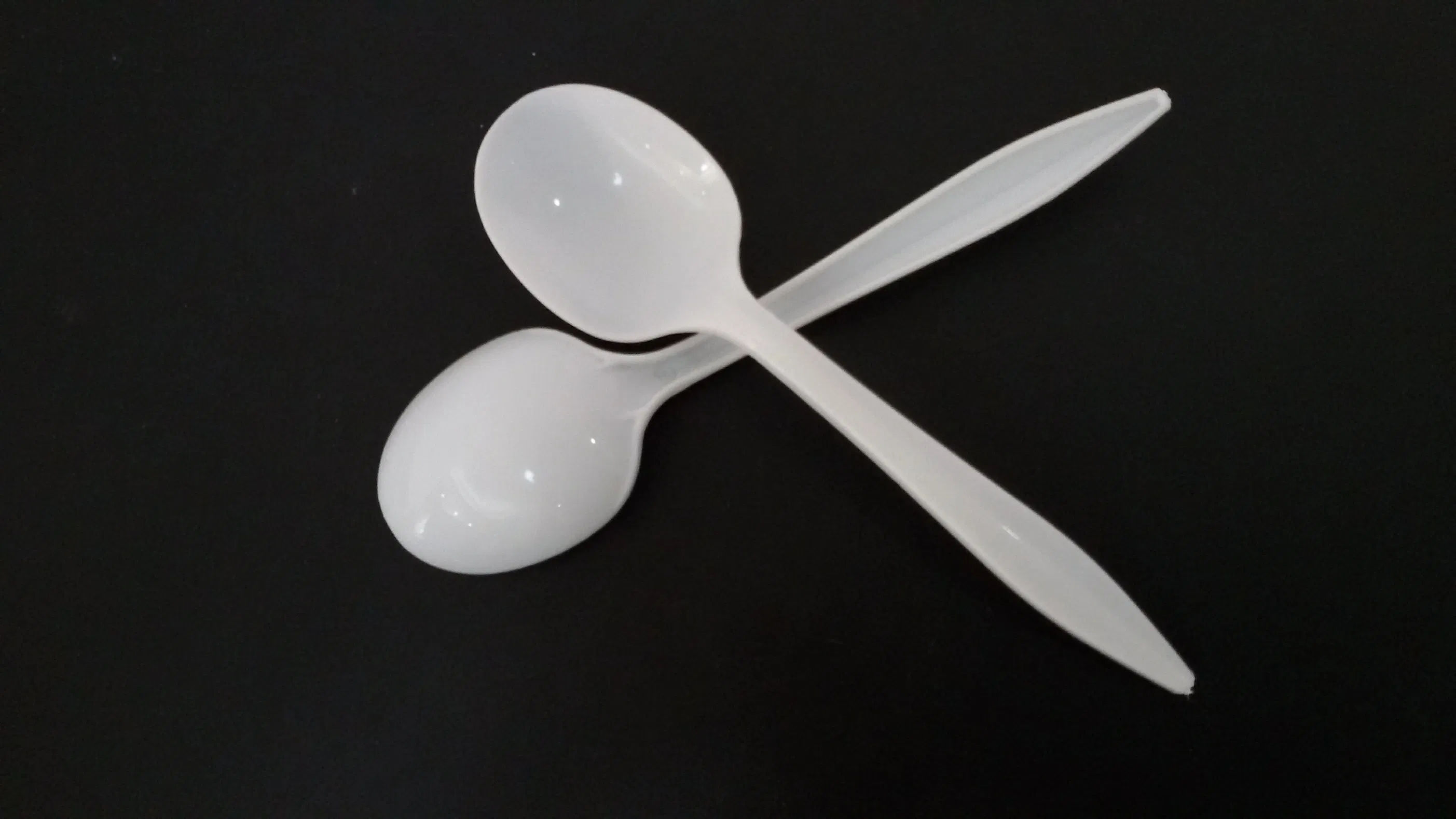 White Plastic PP Spoon for Kitchen Use