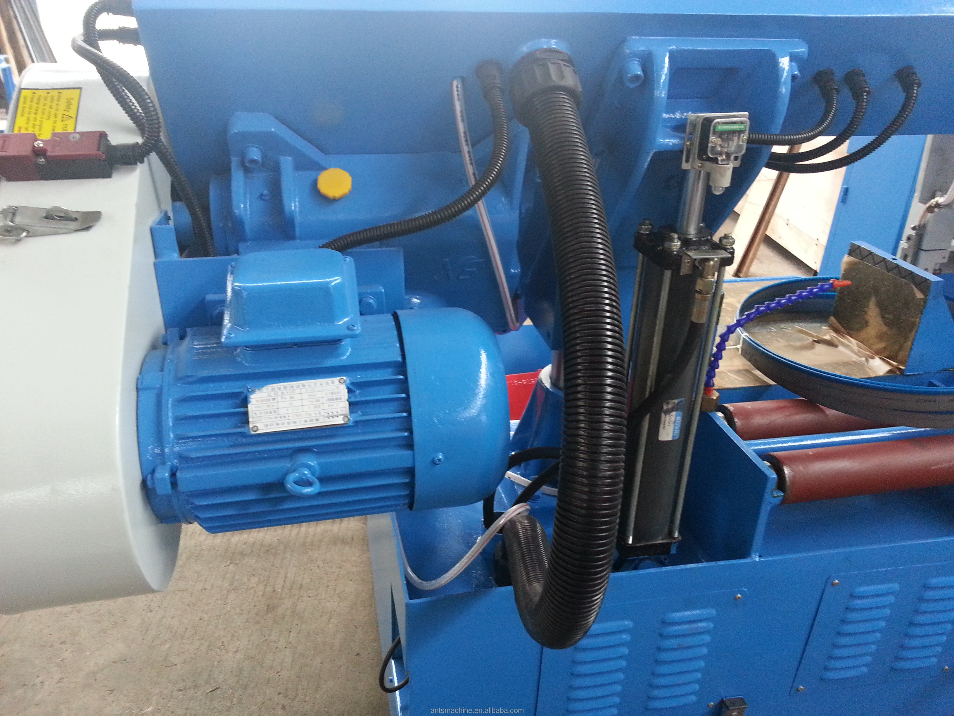 Ленточнопильный станок по металлу горизонтальный CS-220