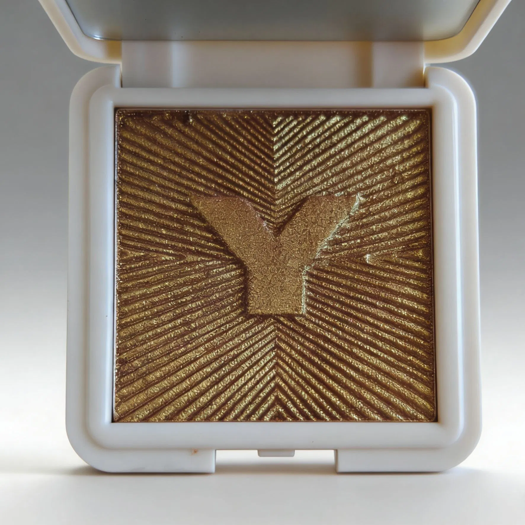 High Pigment Matte Finish Eyeshadow Powder with Color Changing Technology