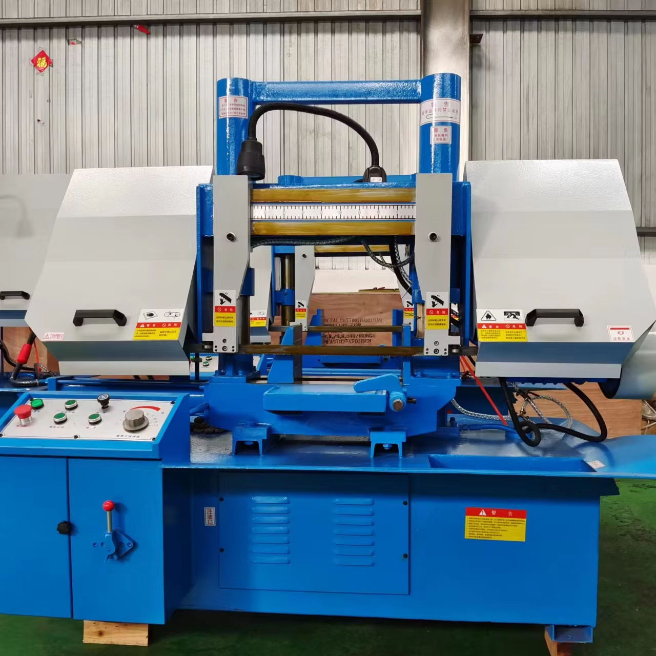 Ленточная пила по металлу вертикальная автоматическая с редуктором