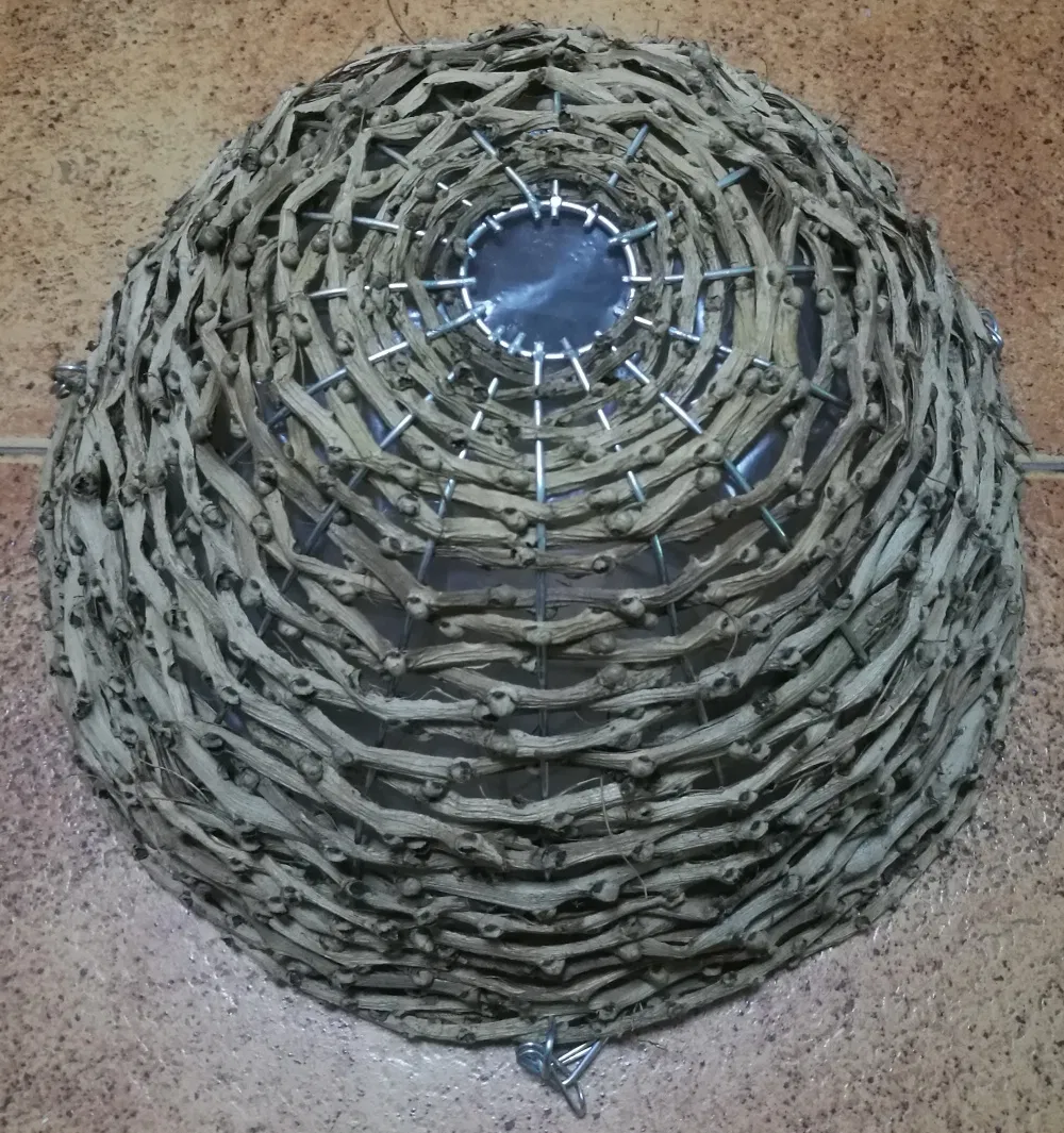 Подвесная корзина для цветов из ротанга