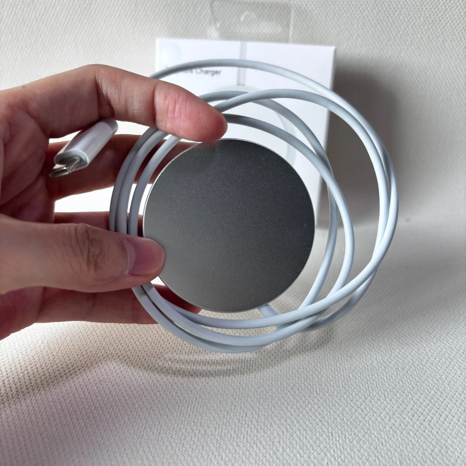 Магнитный чехол-книжка для iPhone 12-15 с поддержкой MagSafe