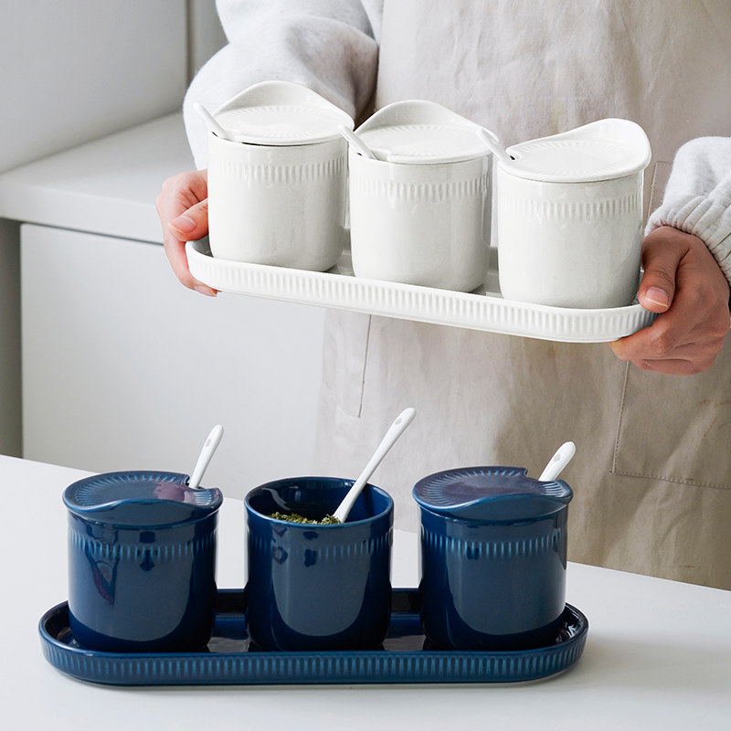 Набор керамических баночек для специй с подносом