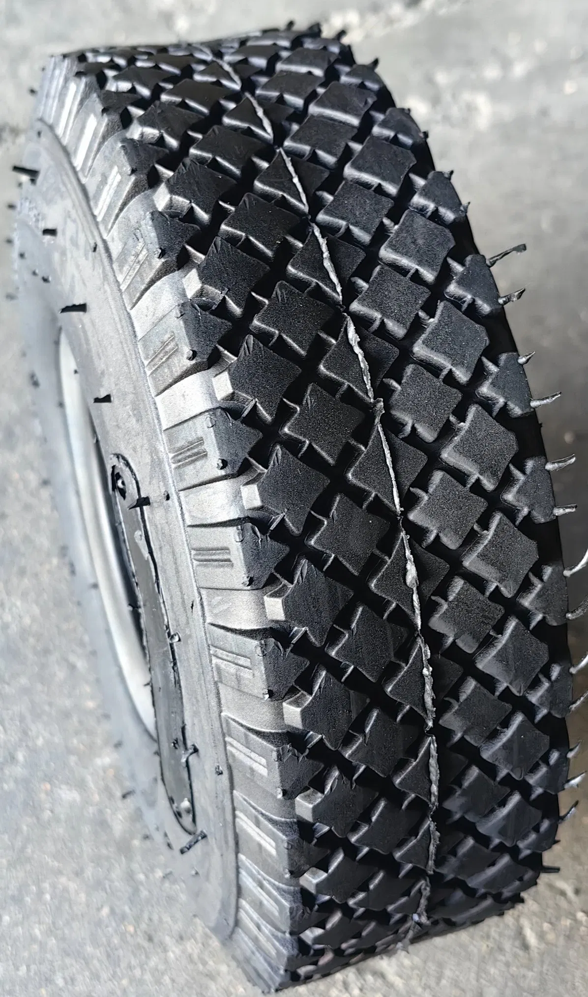 High Quality 11 Inch 4.00-4 Pneumatic Rubber Tires with Diamond Pattern