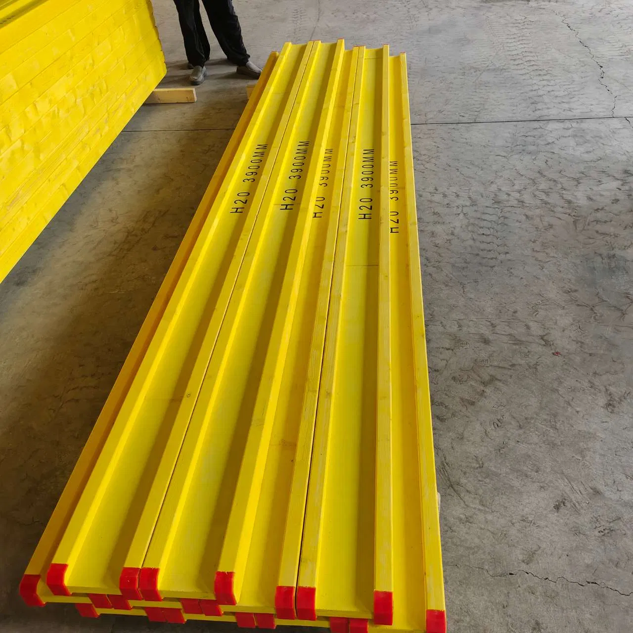 High Quality Concrete Construction Material Pine/Spruce H20 Solid Wood Timber Formwork Beams