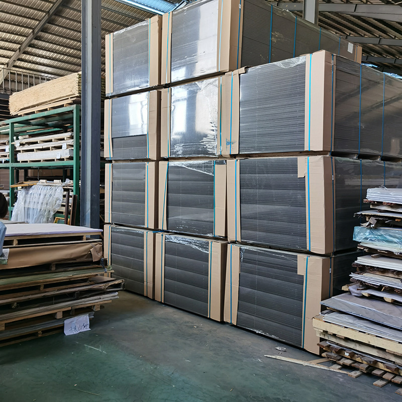 3mm 6mm 8 mm 15mm 18mm UV High Gloss Melamine Plain Raw Waterproof Venner MDF High Density Board High Quality E0/E1/E2/WBP Glue 1220X2440mm 1250X2550mm