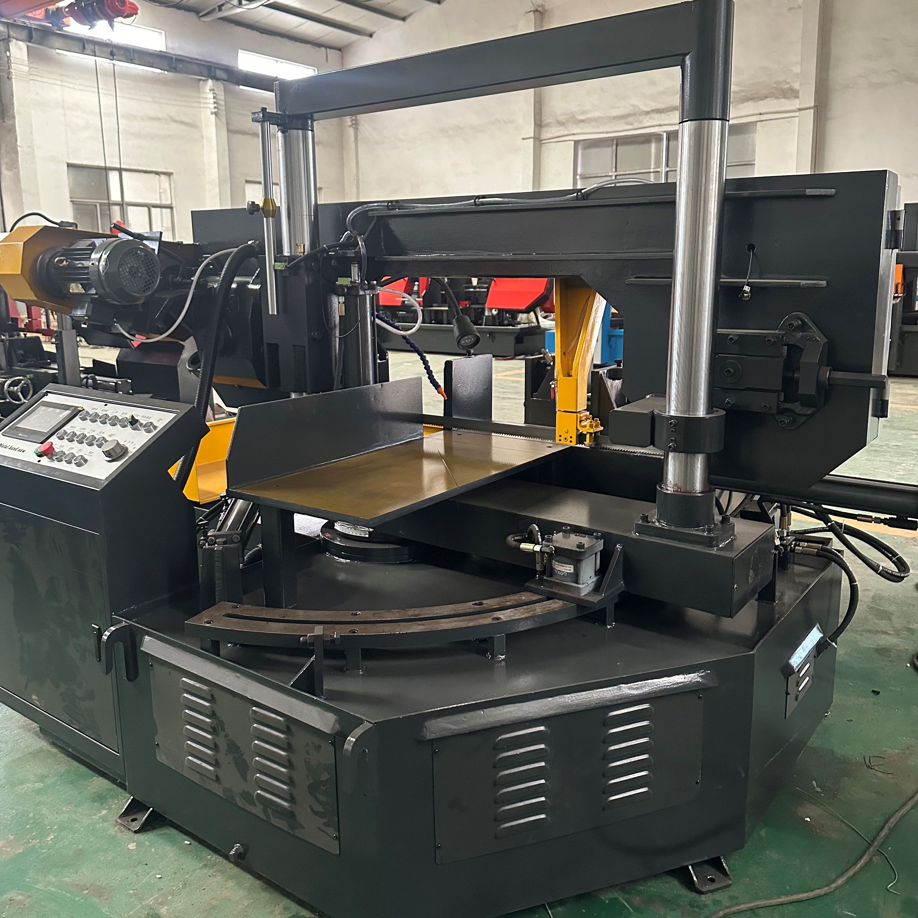 Ленточная пила промышленная высокопроизводительная универсальная