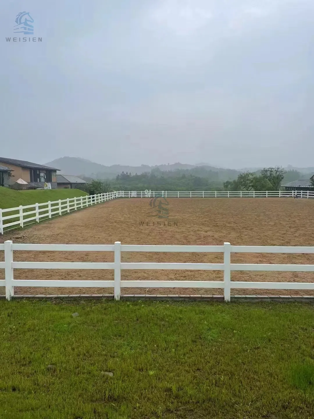 Premium Vinyl Horse Fence with 2 and 3 Rails for Farms