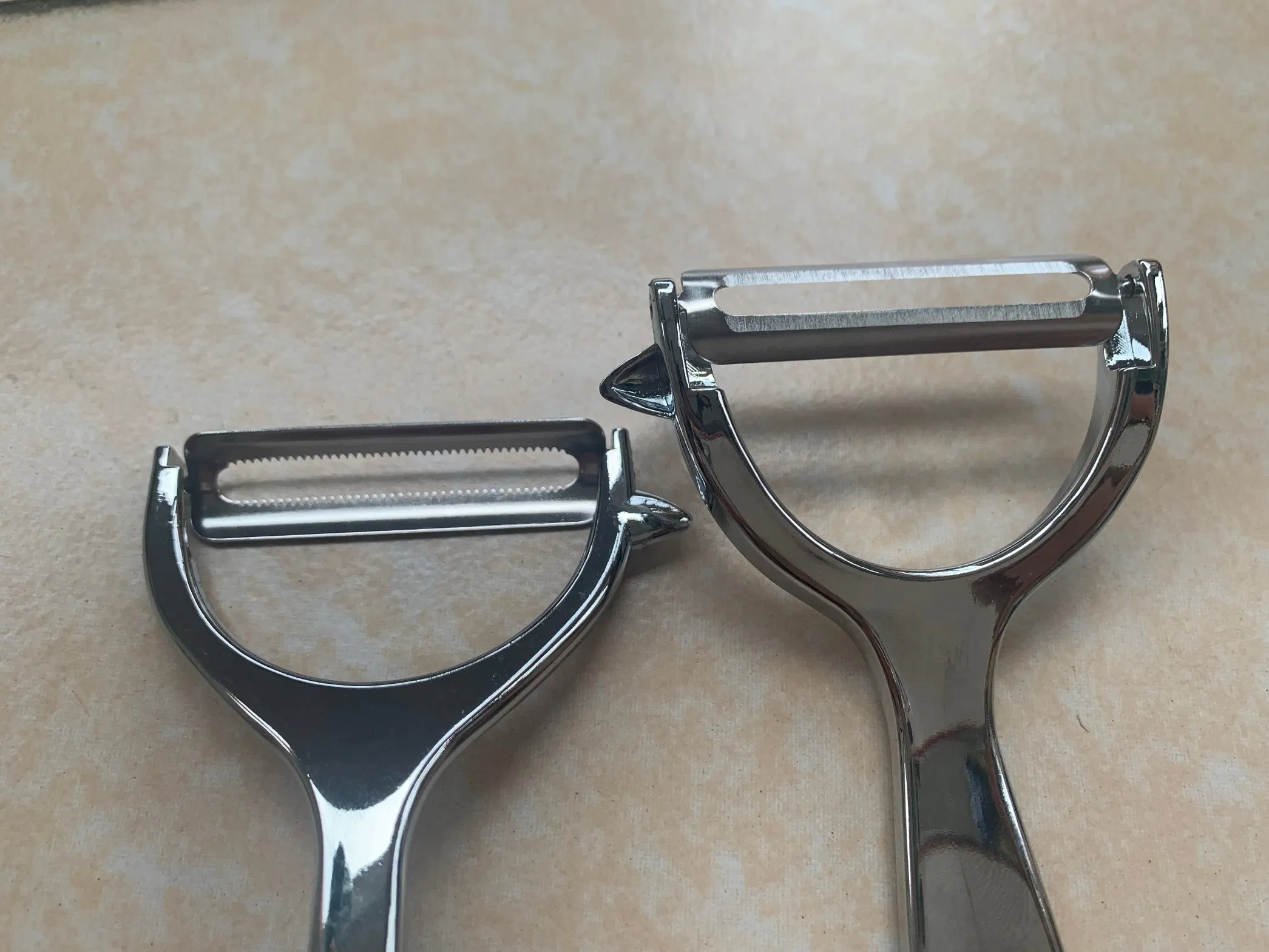 Multifunctional Kitchen Gadget Fruit Vegetable Ultra Sharp Stainless Steel Swiss Julienne Swivel Y Potato Peeler