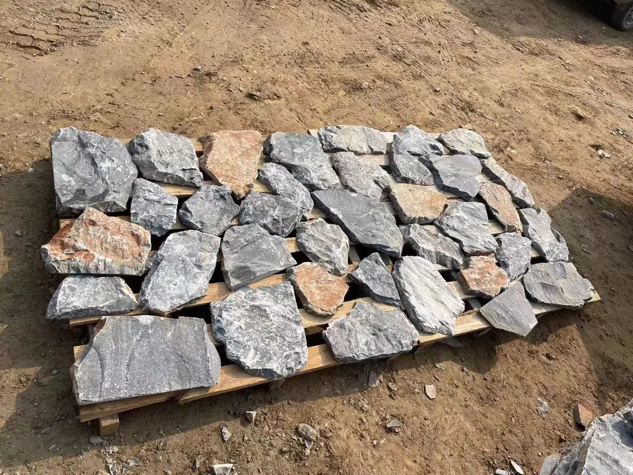 Exterior Castle Ledge Stone Cladding for Architectural Design Projects Stone