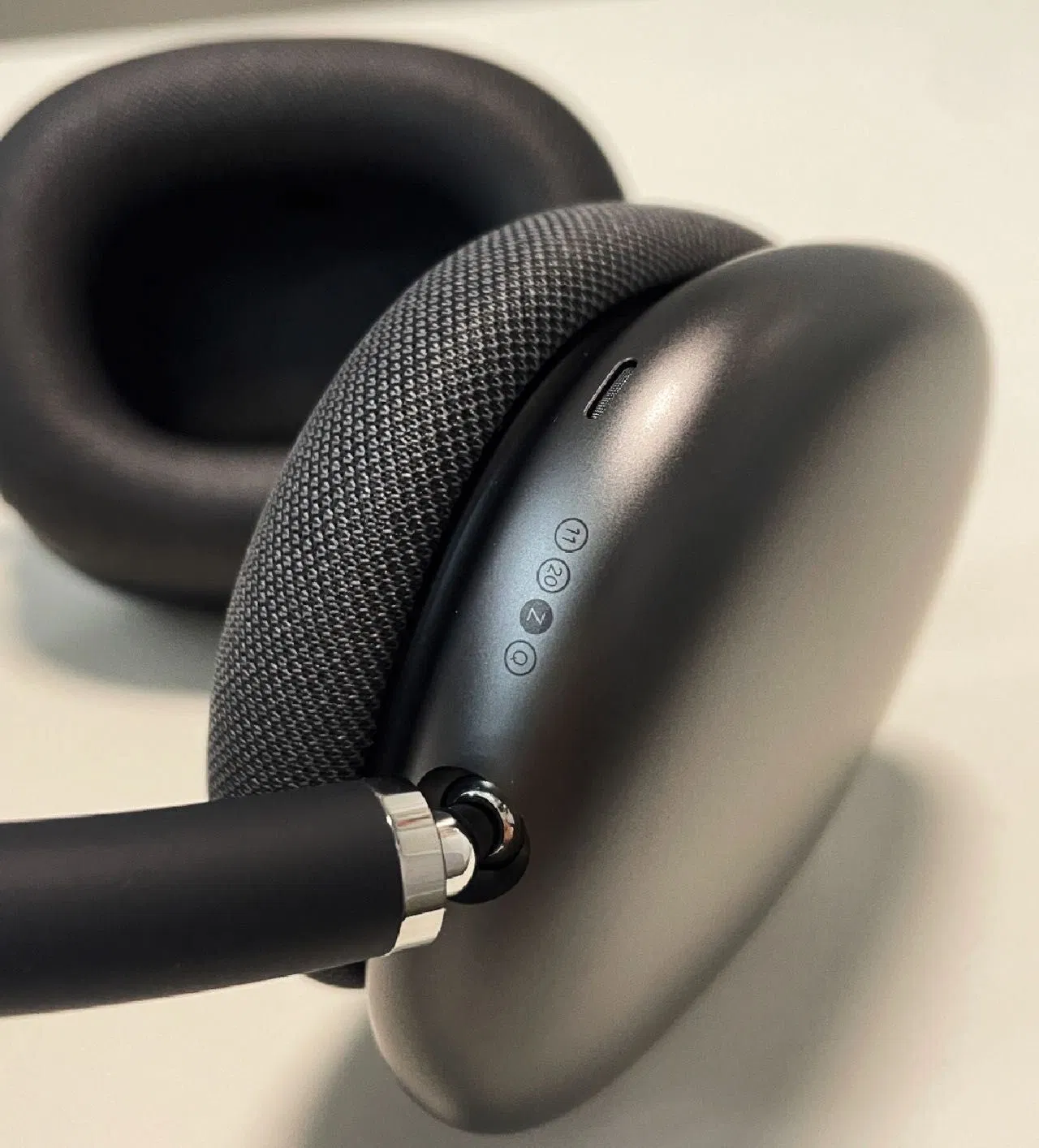 Наушники Max с шумоподавлением и пространственным звуком