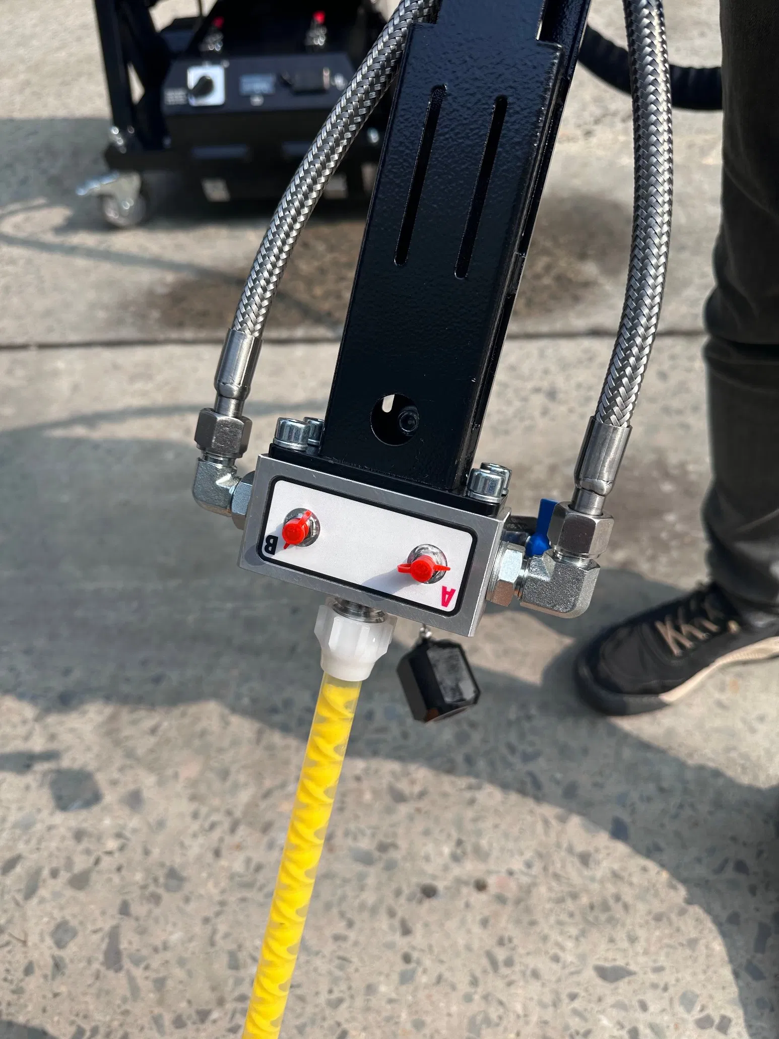 Large-Capacity Precision Sealant Dispenser