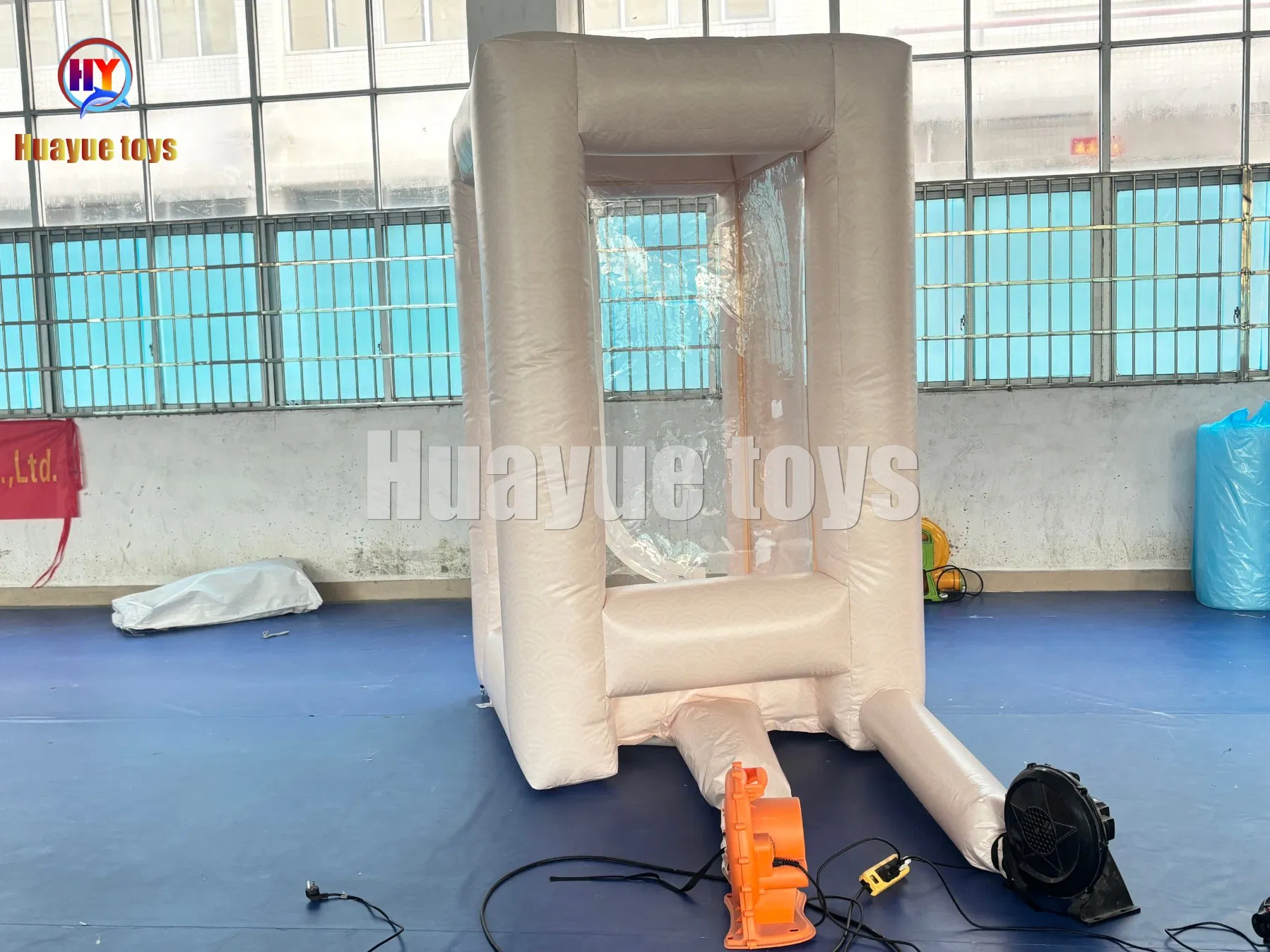 Inflatable Cash Cube